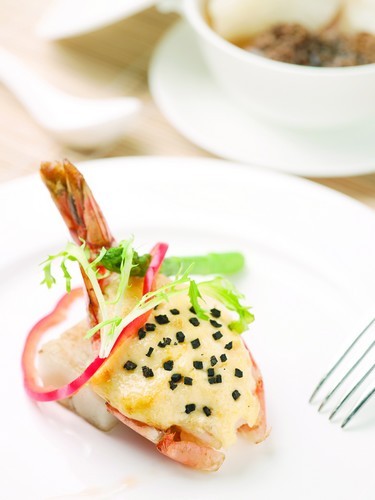 黑松露菌金沙汁焗老虎虾