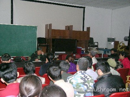 科普专家讲课忙 农民朋友喜心上