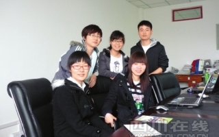 青川女孩网上卖木耳荣膺“2010全球十佳网商” ()