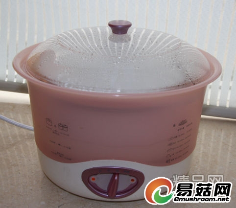 4.再加入冰糖,上一次冰糖加少了,不太好吃,再上次加多了,太甜了。这次量比较多,多加点吧。