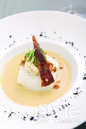 榛子黄油和鸡油菌奶油慢烤鳕鱼菲力