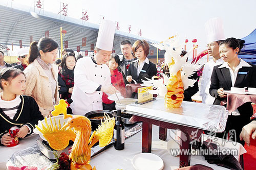 武汉新洲第六届蘑菇节举行 免费蘑菇宴款待市民