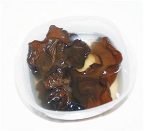 明矾加糖泡出超重木耳