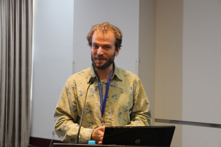 Alija B. Mujic:A draft genome of Rhizopogon vesiculosus: Mating system and heterozygosity within the (4)