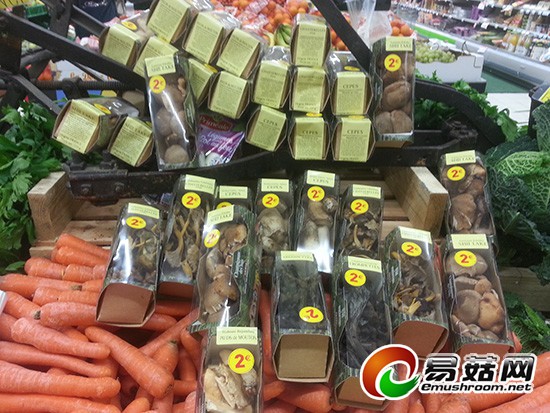 巴黎超市里销售的野生菌和香菇125g2欧元