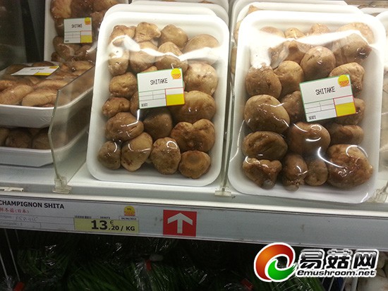 巴黎亚洲超市内销售的香菇