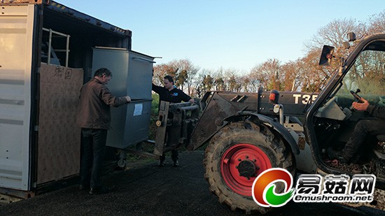 法国CHAMPIBREZI生产线在法卸货2