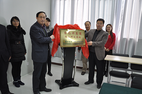 %E7%AD%BE%E7%BA%A6%E4%BB%AA%E5%BC%8F