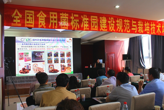 南京农业大学赵立燕教授在为学员上课