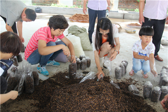 学员们亲自动手操作