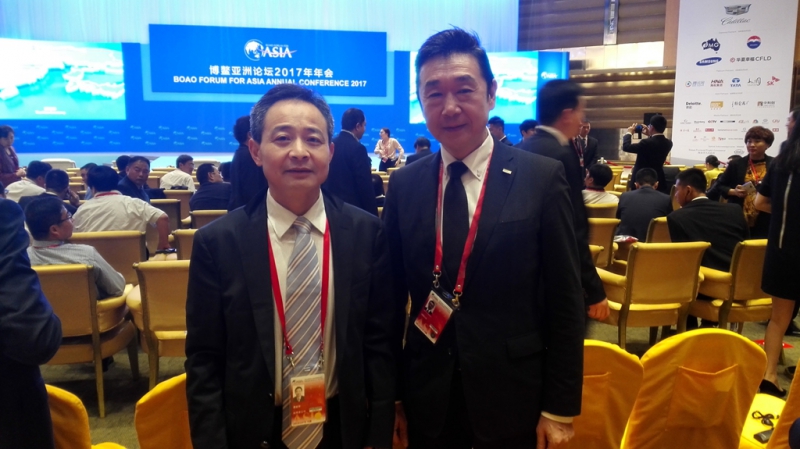 仙客来董事长潘新华与世界十大商业银行之一三井友住银行副行长川端良彦在博鳌论坛现场