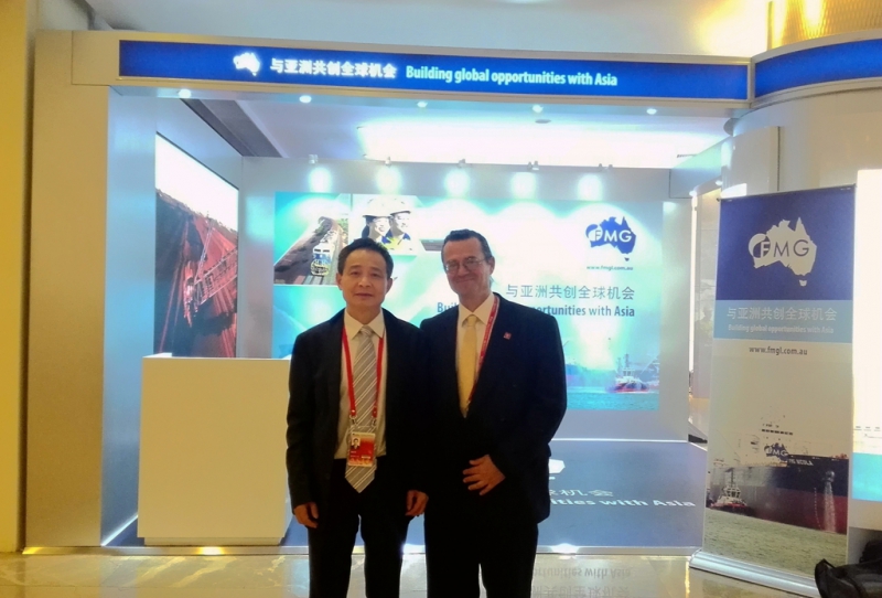 仙客来董事长潘新华与世界最杰出建筑师、张家界大峡谷玻璃桥设计者HaimDotan