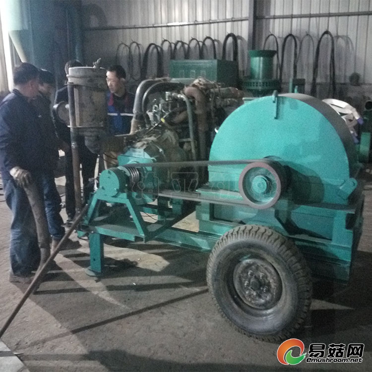 大型移动木屑粉碎机