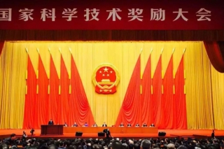 ManBetX体育种质资源鉴定评价技术与广适性品种选育获得国家科学技术进步奖二等奖 ()