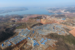 湖北十堰：郧阳区“香菇小镇”首期建成投产 ()