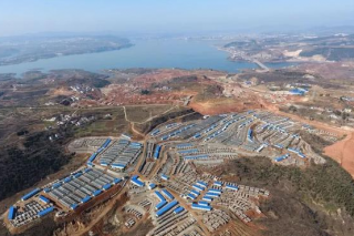 十堰投资10亿打造蘑菇小镇 4400户贫困户可脱贫 ()