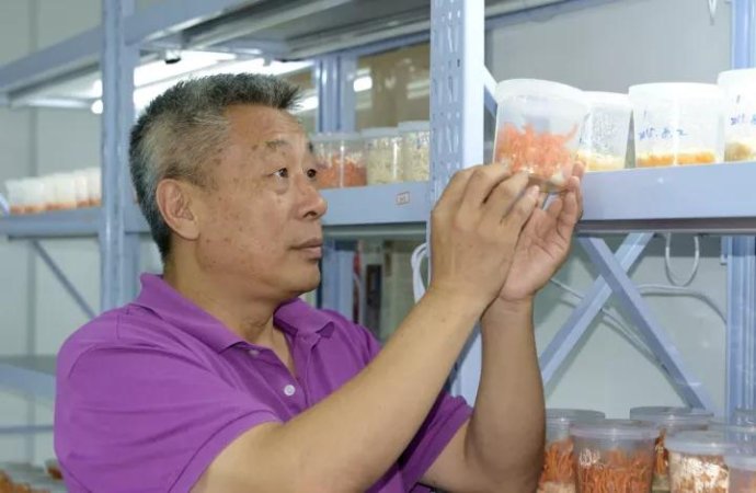 001sfI0szy7eFCZIi4838&690