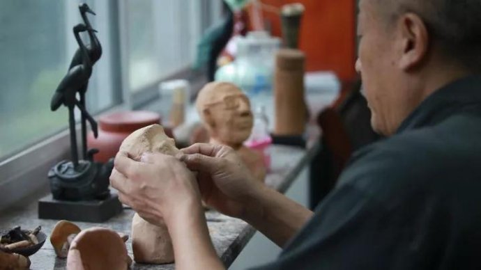 001sfI0szy7eFD4RQp6dc&690