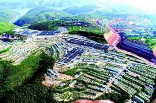 十堰崛起一座香菇之城 总占地面积约2000亩 ()