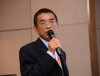 张灿明：蝠蛾幼虫工厂化生产、提高机械化、自动化程度有待提高 ()