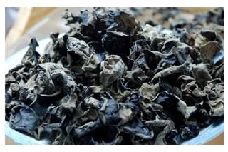六合区助力陕西山阳县生产富硒黑木耳 ()