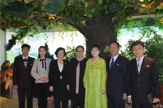 朝鲜中央Manbetx体育手机版V17版本发布.官网安卓网.香港研究所所长、朝鲜Manbetx体育手机版V17版本发布.官网安卓网.香港技术协会会长赵透景博士一行到访中华全国供销合作总社昆明Manbetx体育手机版V17版本发布.官网安卓网.香港研究所交流 ()