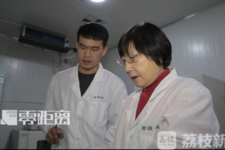 科研专家退休创业当上“菇奶奶” ()