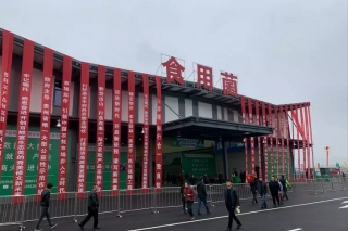 中国ManBetX体育协会副会长何方明调研贵州ManBetX体育企业 ()