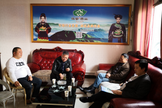 朱国胜一行调研大方天麻和冬荪产业 ()