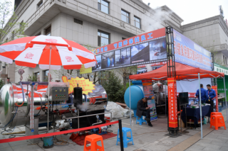 良工机械亮相2019第四届全国Manbetx体育手机版V17版本发布.官网安卓网.香港大会　现场签订购买协议 ()