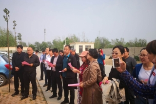 科技下乡助力”小”菌种实现大发展 ()