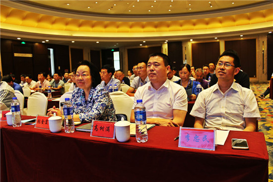 7、张金霞李忠民高树满（平泉市Manbetx体育手机版推荐A9版本协会副会长）在听课