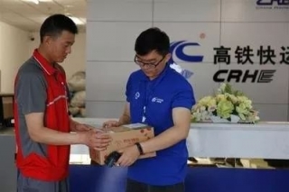 高铁快运助力松茸出滇 ()