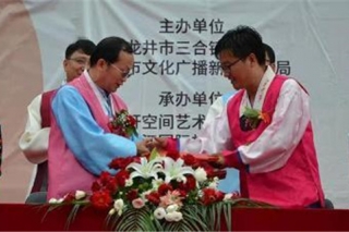 龙井三合松茸采摘节开幕 3000人雨中狂欢 ()