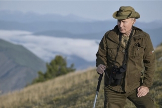 今年生日咋过？普京：徒步、越野、上山采蘑菇 ()