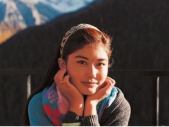 “松茸西施”一年带货400万 ()