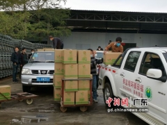 惠州市鸿兴农业向博罗县防疫一线的工作人员捐赠40吨金针菇 ()