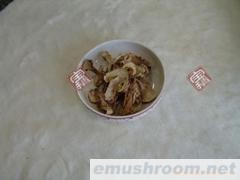 松茸，能祛湿、利尿、健胃脾