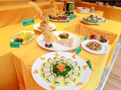 专家、参会代表齐聚一堂 共鉴天麻冬荪菜品 ()