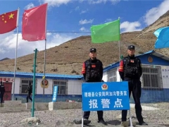 “马背警察”护航海拔5千米的“虫草山” ()