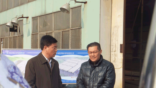 董事长刘兵向羊维达区长介绍公司情况 ManBetX体育
