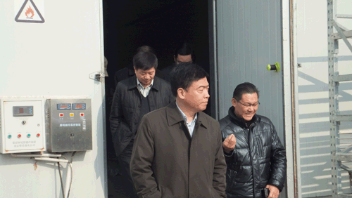 刘兵董事长陪同羊维达区长一行参观公司专利产品 ManBetX体育