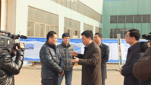 羊维达区长李益主任与刘兵董事长韩利总经理亲切交谈 ManBetX体育